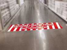 Naklejki Ostrzegawcze Wzór 1 "Zachowaj Odstęp" 70x10cm Komplet 10szt